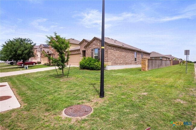 Photo - 1203 Daffodil Dr