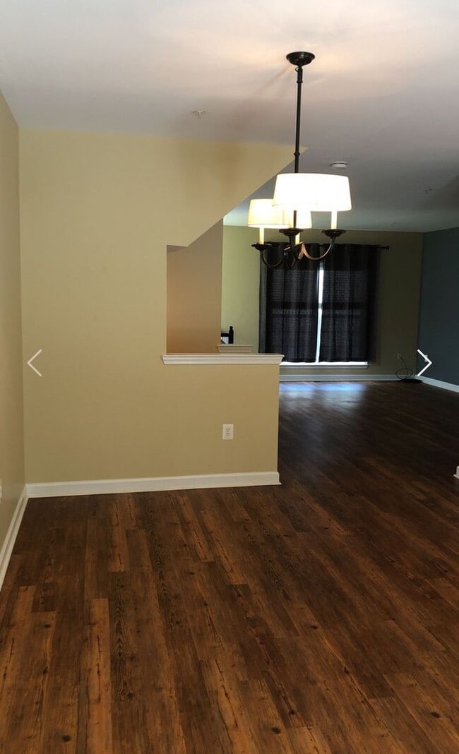 Photo - Nice end unit townhouse in waterfront comm...