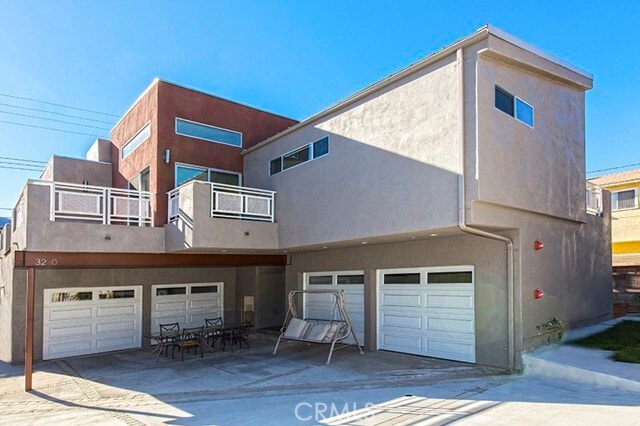 Building Photo - 3240 Montrose Ave