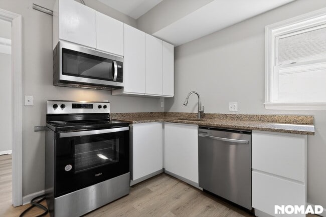 Photo - 558 Marston St