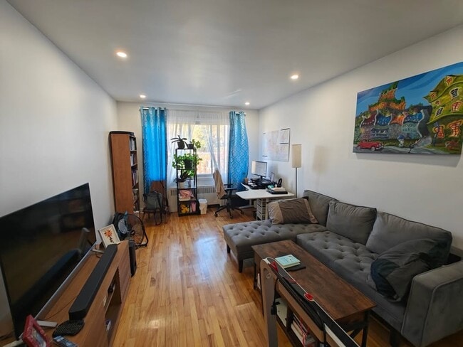 Photo - 4860 Av. Plamondon Unit 9