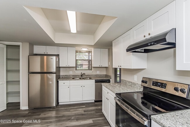 Photo - 1711 Barker St NE