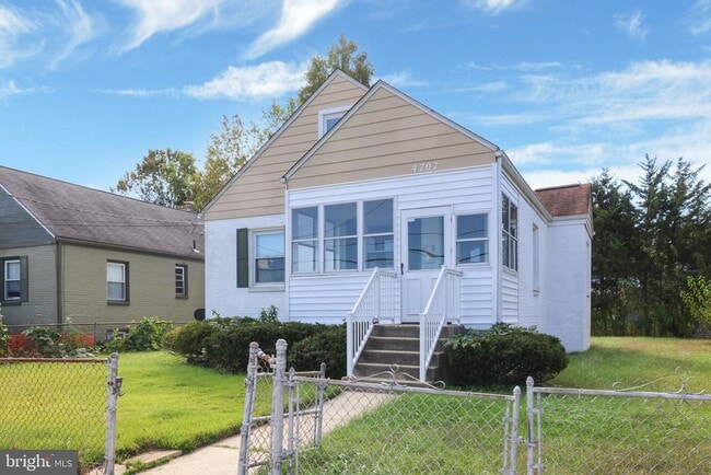 Photo - 4707 Tuckerman St