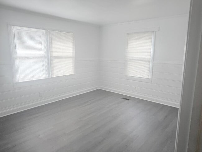 Building Photo - 1702 Gunter St Unit A