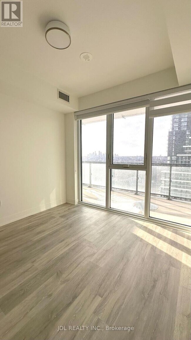 Photo - 30 Inn On The Pk Dr Unité 2001