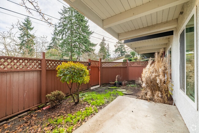2BR, 2BA - 955SF - Patio