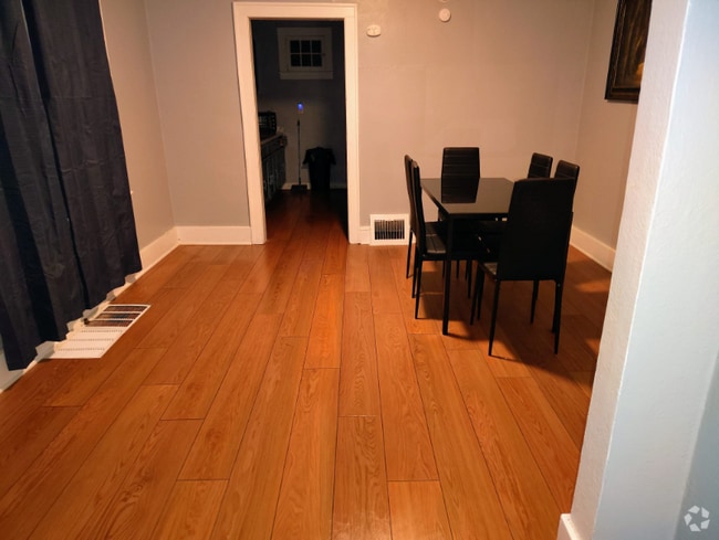 Building Photo - 325 Voorheis St Rental