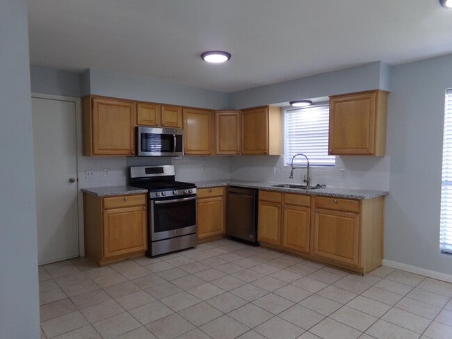 Photo - 221 Austin St