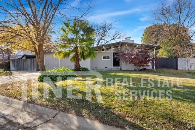 Building Photo - Mid Century Modern 3 Bedroom Home