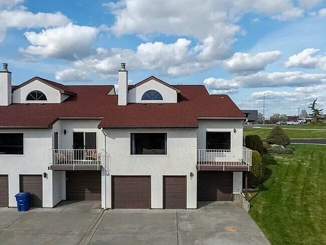 Photo - Move-In Special: $1000 off first month's r...