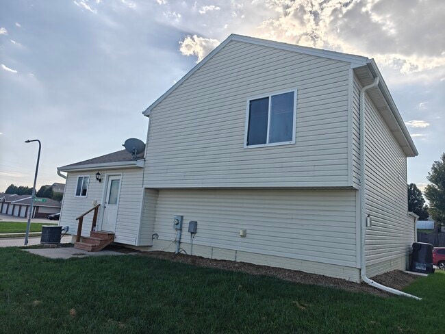 Photo - 7925 S 157th St