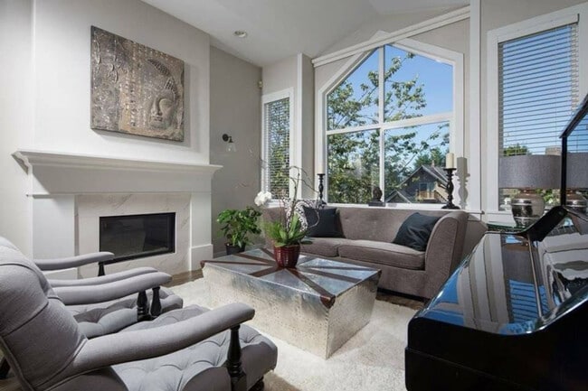 Building Photo - 218 W 17th Ave Unit ID1051883P