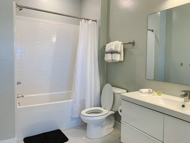 Photo - 2530 University Ave Unit SI ID1036858P