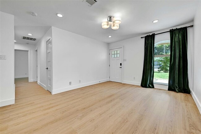 Photo - 2604 Berkett Dr
