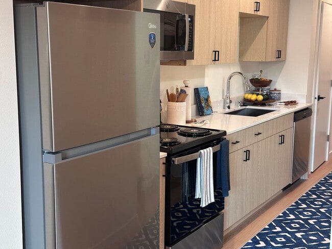 Building Photo - Gracious Brand New 461 Sq. Ft. apartment in Everett! Unit 205