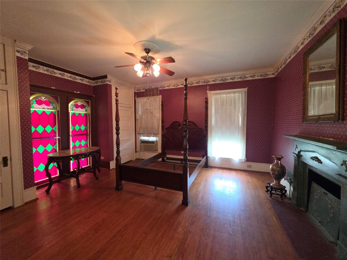 Photo - 815 E Washington Ave