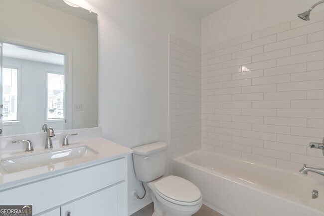 Photo - 1140 Larkin Dr