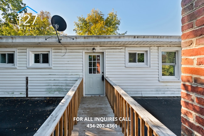 Photo - Updated 3BR Apartment with Modern Kitchen ...