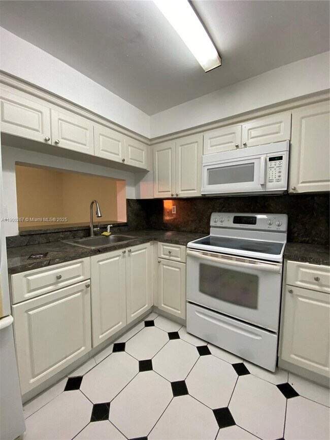 Photo - 11800 SW 18th St Unit 514-4