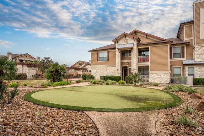 Putting Green - The Crossing at Katy Ranch Apartments