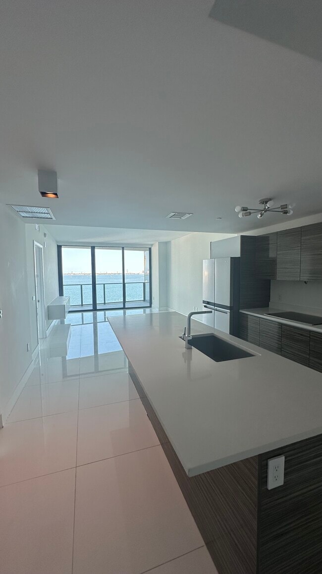 Photo - 808 Brickell Key Dr