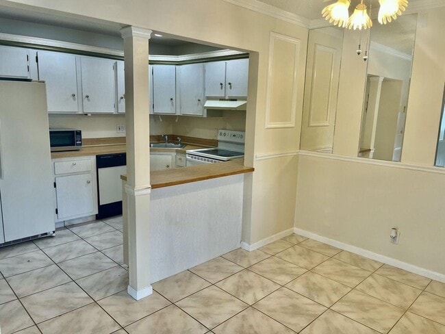 Photo - 536 Shady Pine Way