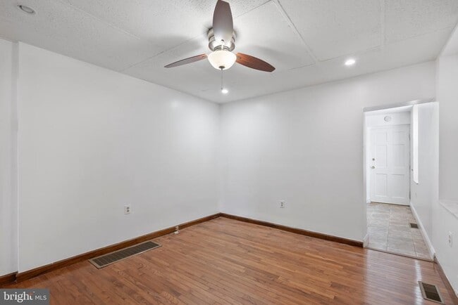 Building Photo - 626 Carpenter St Rental