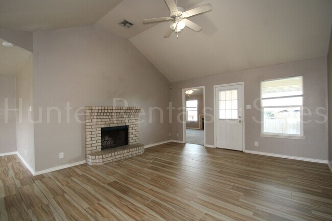 Photo - Well-Maintained & Move-In Ready in South K...