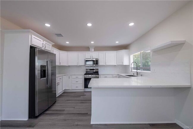 Photo - 5341 Cedros Ave