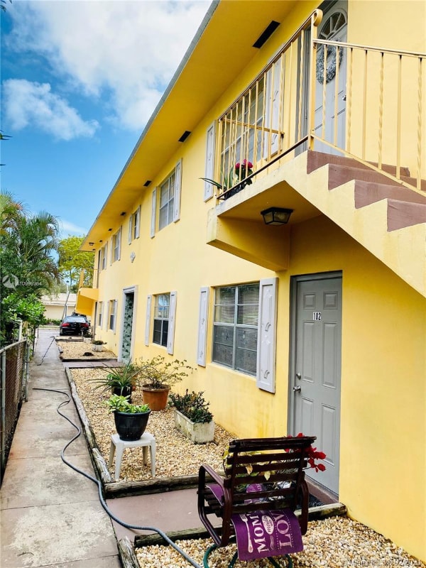 Building Photo - 1020 N 18th Ct