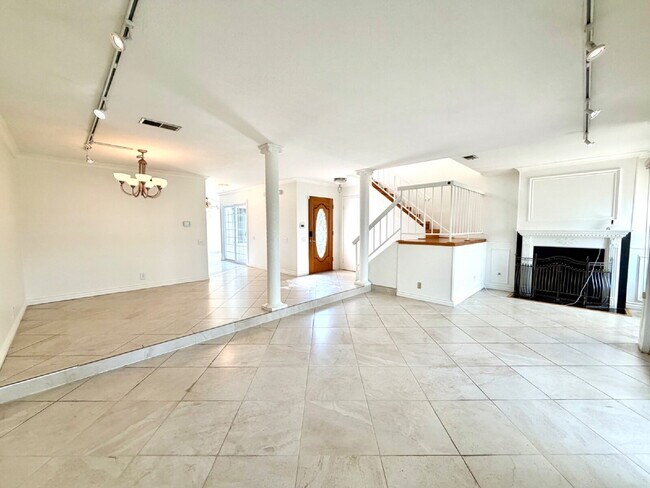 Great location in Lake Forest!