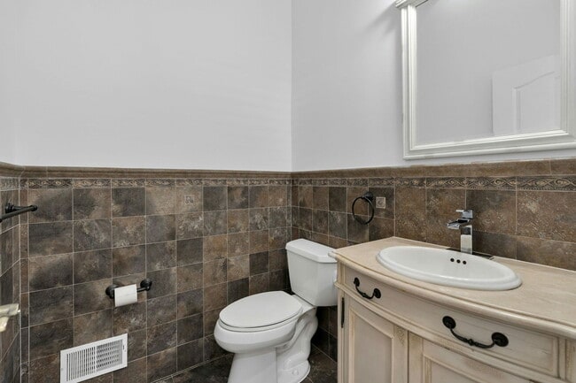 Photo - 52B Myrtle Avenue, Edgewater, NJ 07020 - 3...