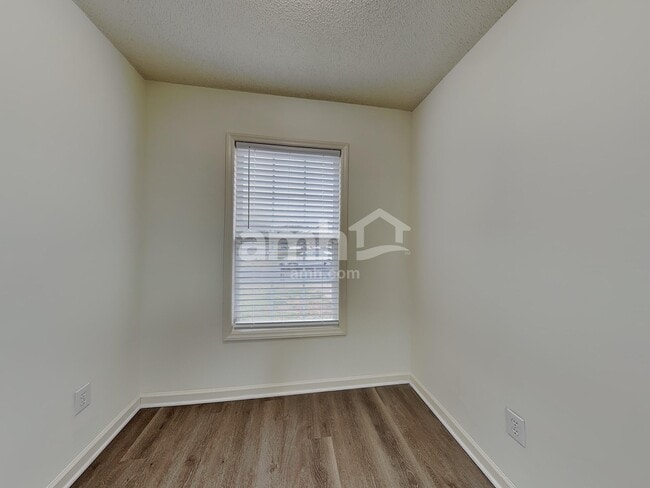 Photo - 149 Charlotte Ct