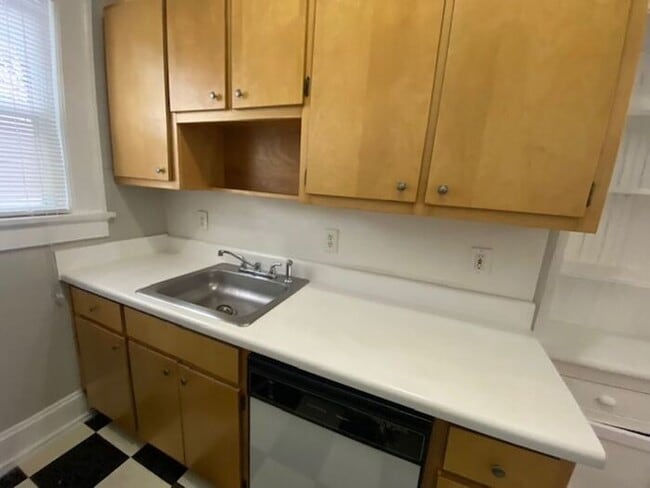 Photo - Experience the best of VA Highlands living! Cozy One Bedroom Apartment Available Now!