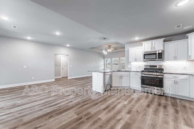 Photo - 410 Citation St