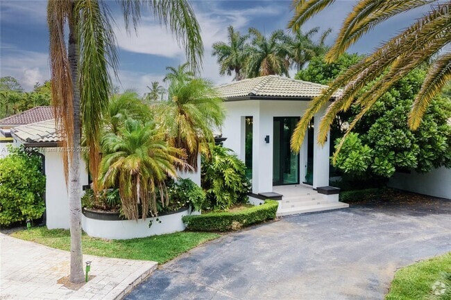 Building Photo - 7300 SW 77th Ave Rental