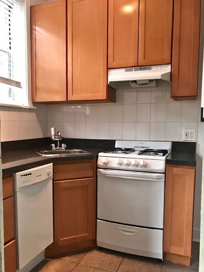 5648 N. Ridge Unit 2W