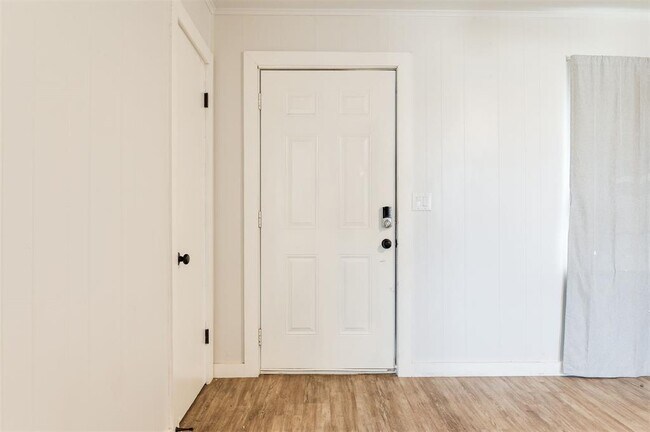 Photo - 314 W 36th St