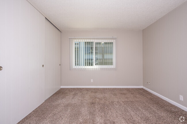 1BR, 1BA - 670SF - Bedroom