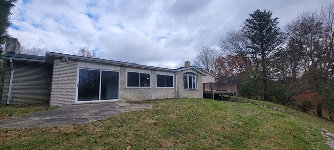 Photo - 35527 Springvale St