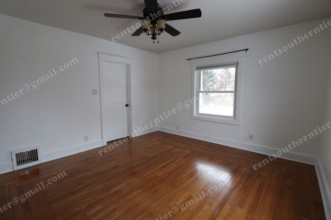 Living Room - 7 Hastings St