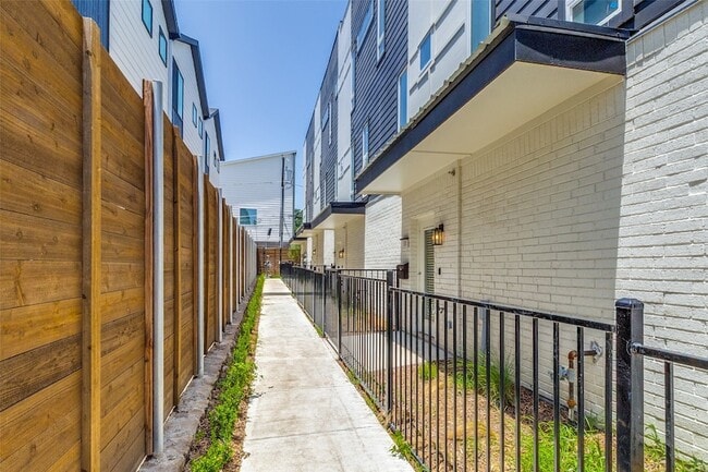Photo - 5633 Live Oak St Unit 104