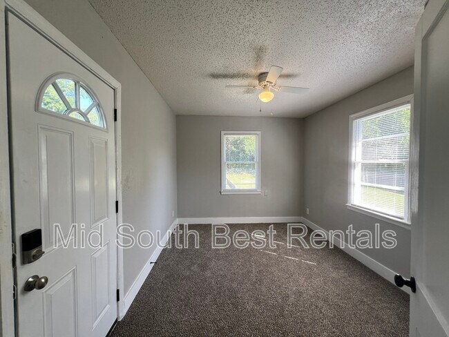 Photo - 1396 Silver St