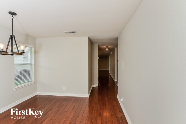 Photo - 15911 Gino Park