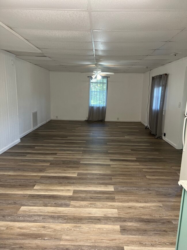 Building Photo - 1624 Armstrong Rd