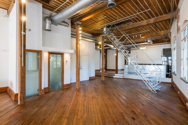 Photo - 161 Mangum St SW