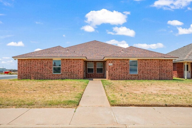 Building Photo - Spacious 3-Bed, 3-Bath Duplex – Awaits!