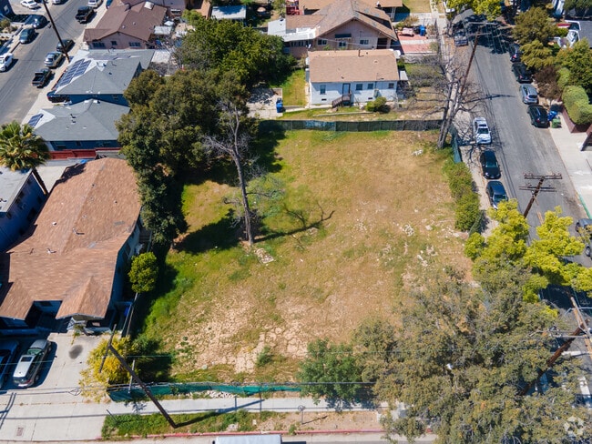 Photo - 6845-6855 N Figueroa St