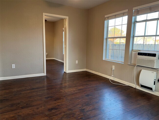 Photo - 623 E 28th St Casa