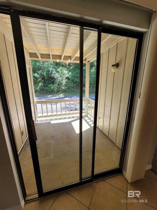 Photo - 512 Lake Forest Blvd